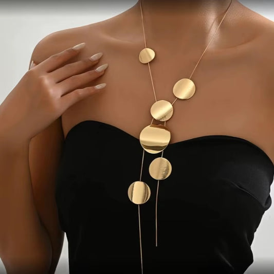 Fashion in Europe and the United States Temperament Large round Piece Long Necklace Women'S Personality Simple Collarbone Chain